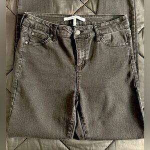 Celebrity Pink Mid Rise Skinny Jean Sz 11/30